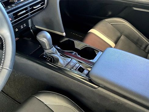 Used 2025 Toyota Camry SE image 15