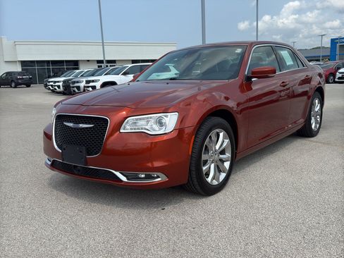 Used 2021 Chrysler 300 Touring L AWD/4WD image 2