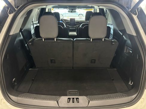 Used 2023 Ford Explorer Limited w/ Limited Technology Package AWD/4WD image 10