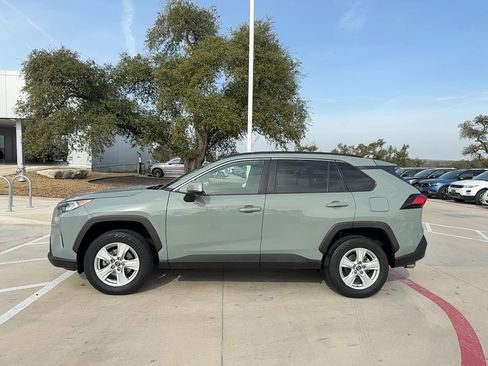 Used 2019 Toyota RAV4 XLE w/ Convenience Package image 3