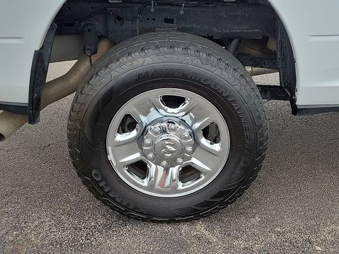 Used 2023 RAM 2500 Tradesman w/ Chrome Appearance Group AWD/4WD image 7