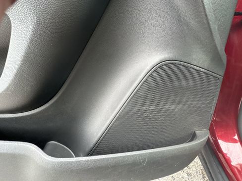 Used 2022 Chevrolet Trax LT w/ LT Convenience Package image 25