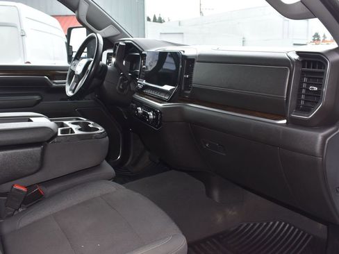 Used 2024 GMC Sierra 3500 SLE w/ SLE Convenience Package image 9