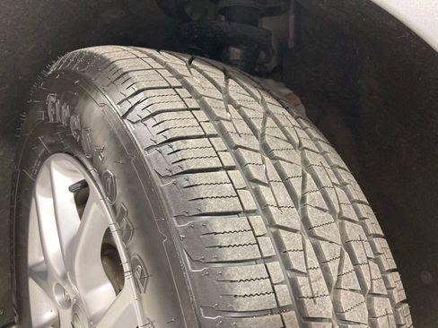 Used 2023 Chrysler Voyager LX image 24