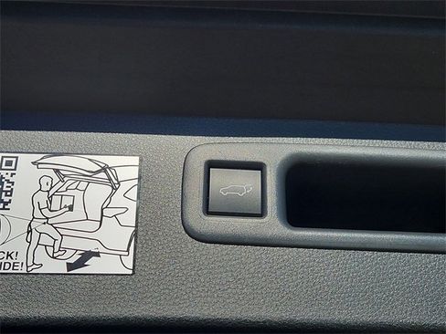 Used 2024 Toyota Highlander XLE image 8