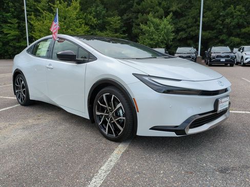 New 2026 Toyota Prius Plug-In Hybrid FWD image 2