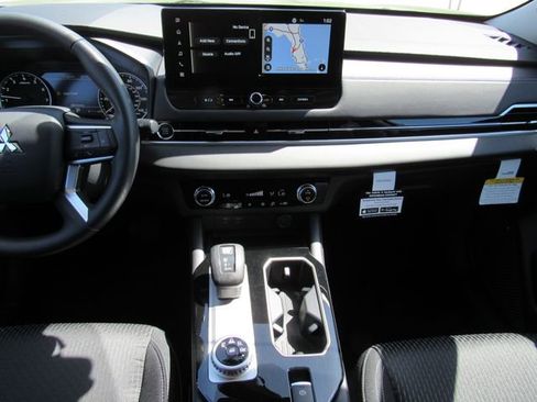New 2026 Mitsubishi Outlander ES FWD image 18