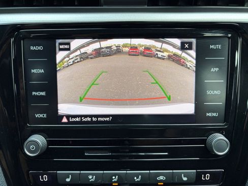 Used 2020 Volkswagen Passat 2.0T SE image 14