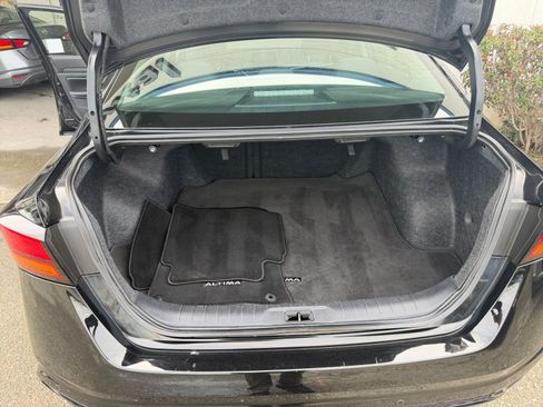 Used 2025 Nissan Altima 2.5 SV image 32