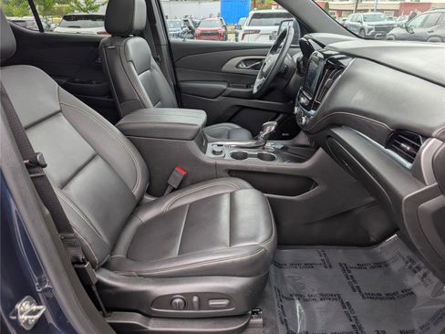 Used 2023 Chevrolet Traverse LT w/ LT Premium Package AWD/4WD image 11