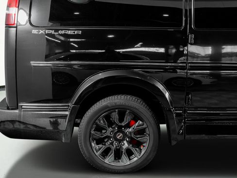 Used 2023 GMC Savana 2500 image 8