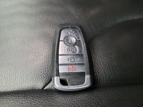 Used 2018 Lincoln MKC Premiere image 32