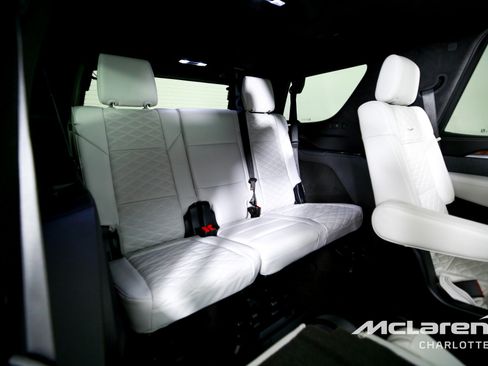 Used 2025 Cadillac Escalade Sport Platinum w/ LPO, ONYX Package AWD/4WD image 29