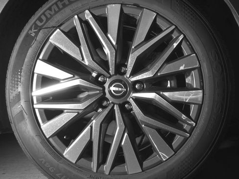 Used 2025 Nissan Altima 2.5 SV FWD image 13