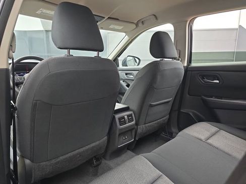 Used 2025 Nissan Rogue SV FWD image 38