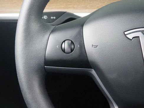 Used 2024 Tesla Model Y 2WD image 21