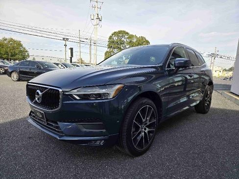 Used 2018 Volvo XC60 T6 Momentum w/ Convenience Package image 7