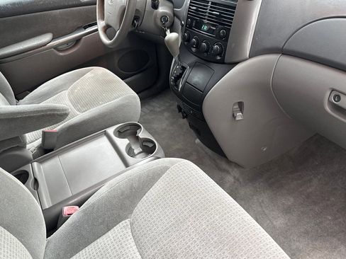 Used 2006 Toyota Sienna CE image 30