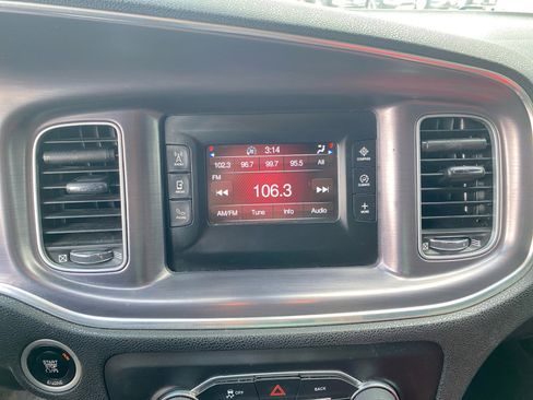 Used 2015 Dodge Charger SE w/ Sport Appearance Group image 16