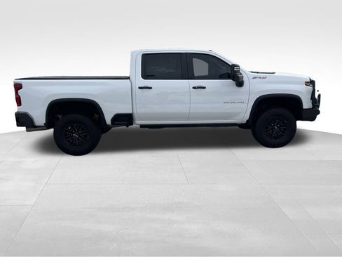 Used 2024 Chevrolet Silverado 2500 ZR2 w/ Technology Package image 8