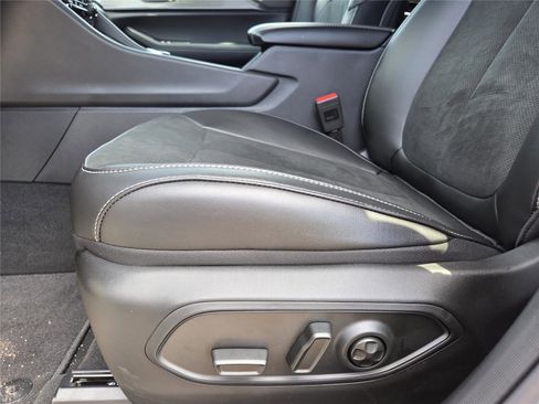 New 2025 Jeep Grand Cherokee Altitude image 50