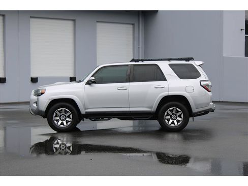 Used 2020 Toyota 4Runner TRD Off-Road Premium w/ Moonroof Package AWD/4WD image 2