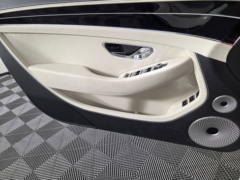 Used 2025 Bentley Continental GTC AWD/4WD image 20