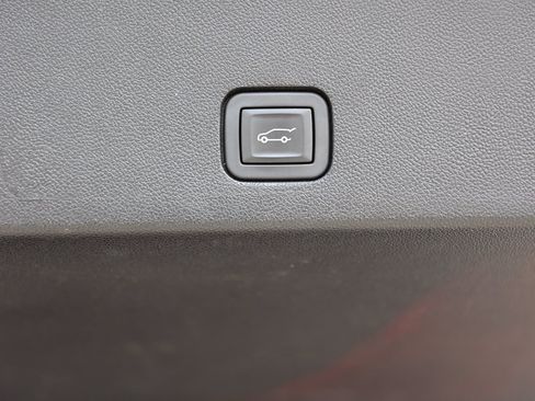 Used 2024 Cadillac XT6 Premium Luxury image 16