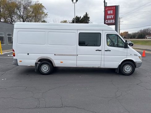 Used 2004 Dodge Sprinter 2500 w/ PWR Convenience Group image 12