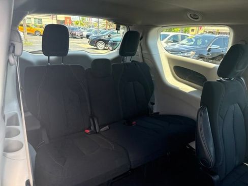 Used 2023 Chrysler Voyager LX FWD image 23
