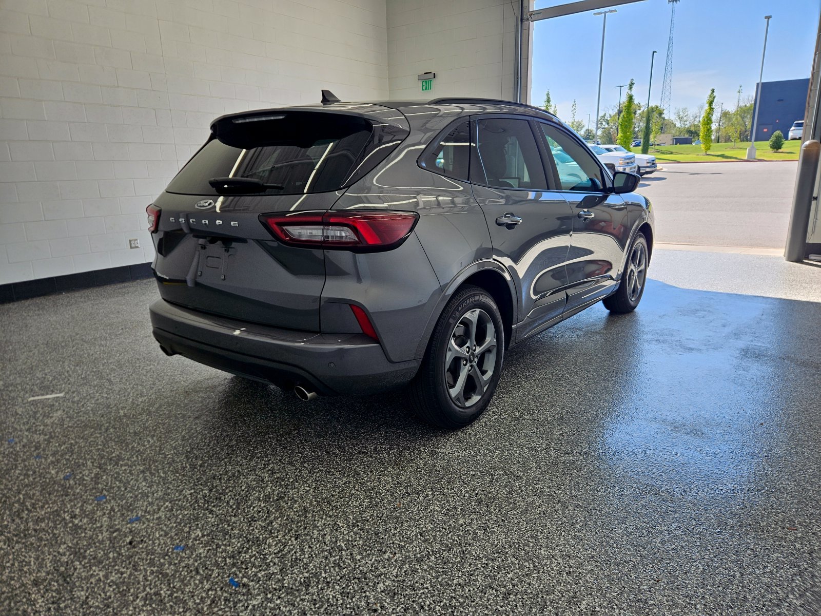 Used 2024 Ford Escape ST-Line w/ Tech Pack #1 FWD image 5