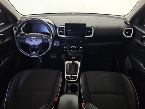 Used 2024 Hyundai Venue Limited FWD image 11