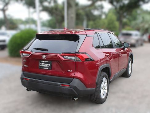 Used 2019 Toyota RAV4 XLE FWD image 7