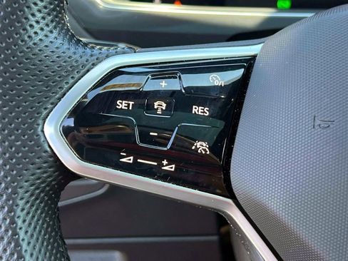 Used 2022 Volkswagen Tiguan SE R-Line image 22