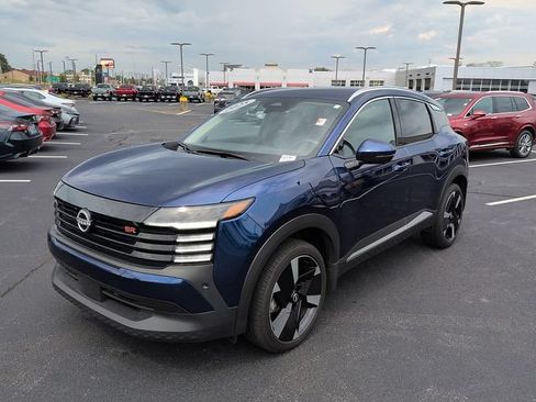 Used 2025 Nissan Kicks SR FWD image 3