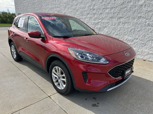 Used 2020 Ford Escape SE image 2