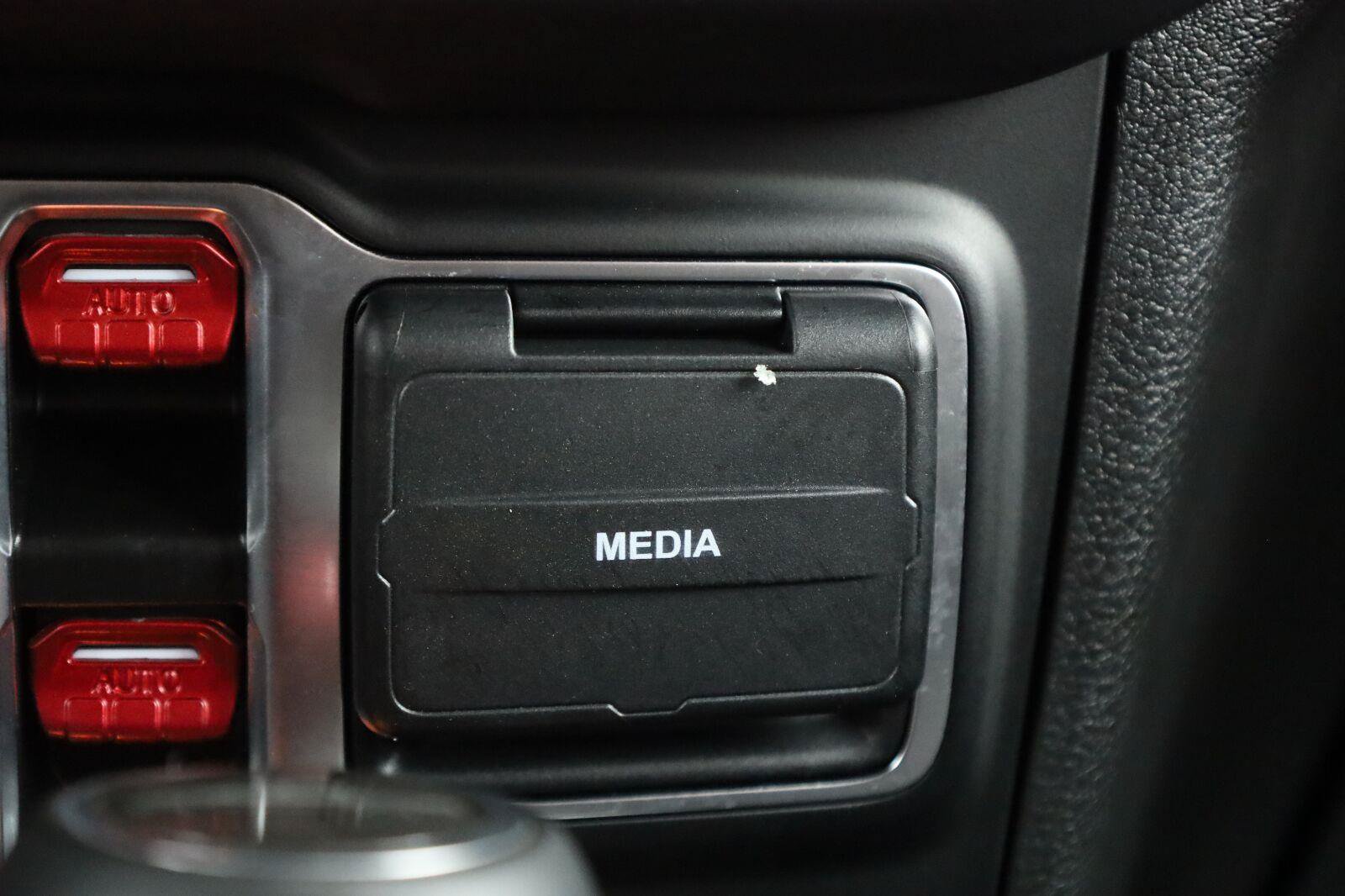 Used 2025 Jeep Gladiator Rubicon AWD/4WD image 39