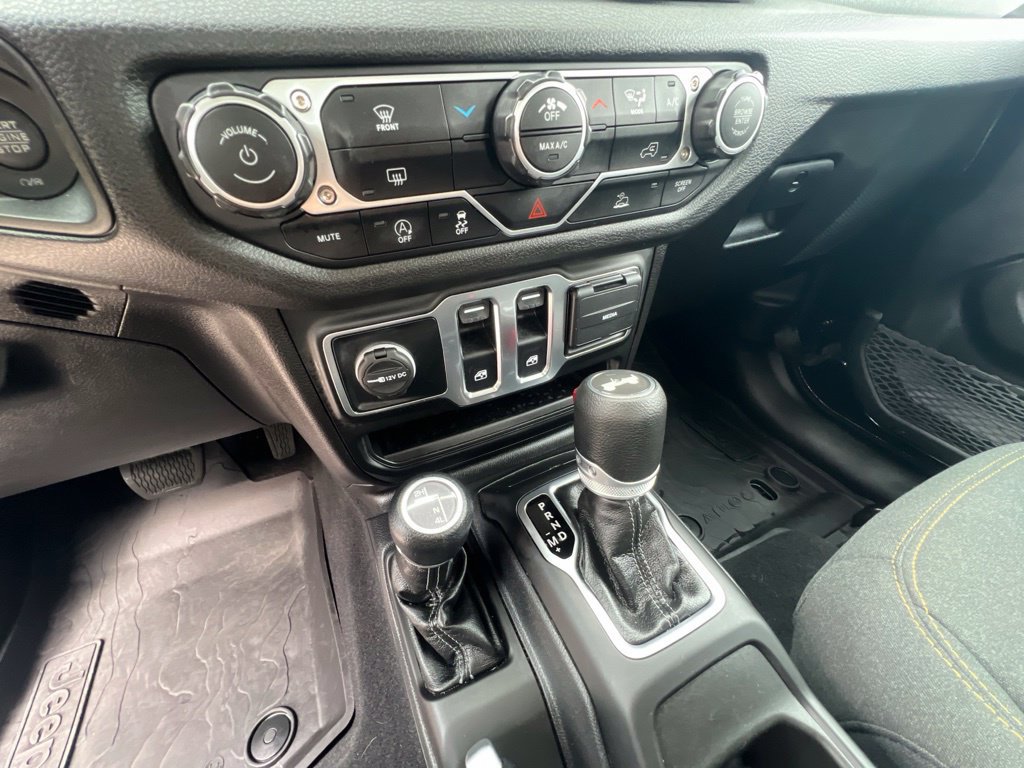 Used 2025 Jeep Wrangler Sport AWD/4WD image 30