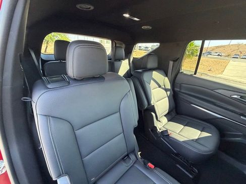 Used 2025 Chevrolet Traverse LT AWD/4WD image 18