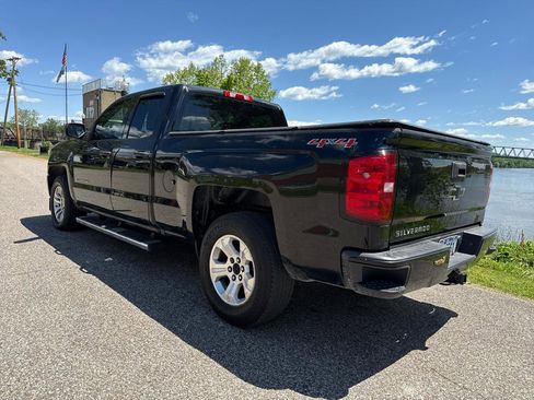 Used 2017 Chevrolet Silverado 1500 Custom w/ Custom Convenience Package AWD/4WD image 4