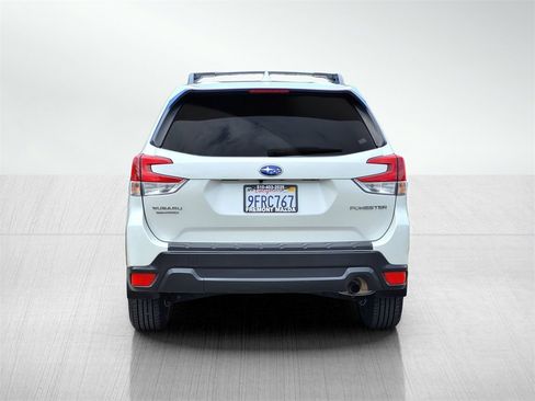 Used 2023 Subaru Forester Premium image 5
