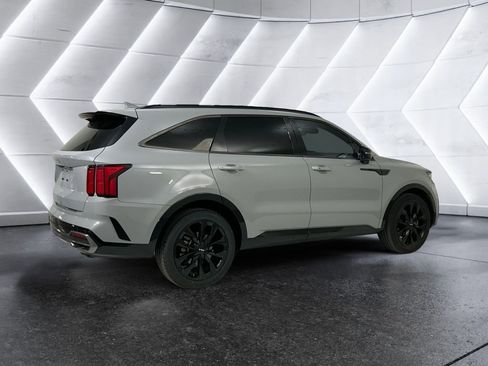 Used 2023 Kia Sorento SX FWD image 4