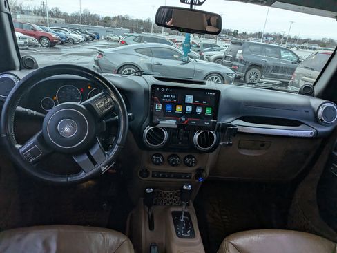 Used 2013 Jeep Wrangler Unlimited Sahara image 15