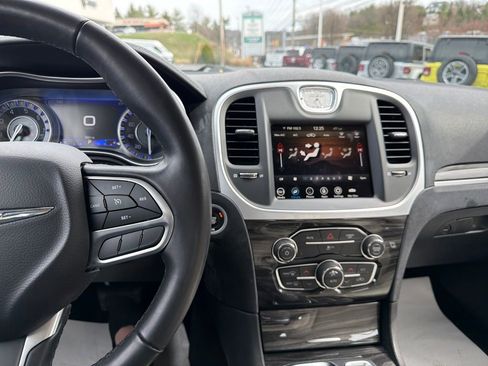 Used 2022 Chrysler 300 Touring image 14