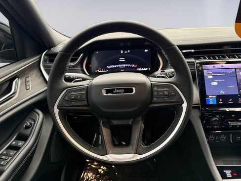 New 2025 Jeep Grand Cherokee Limited w/ Luxury Tech Group II image 15