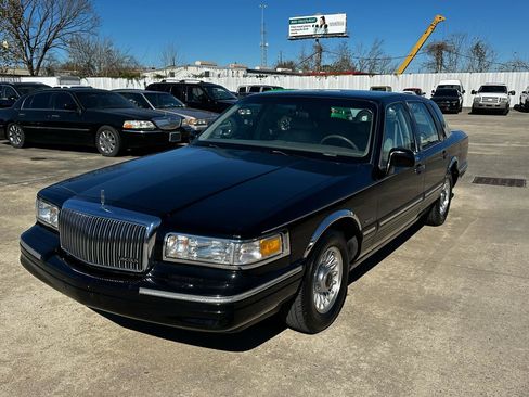 Used 1997 Lincoln Town Car Executive image 9