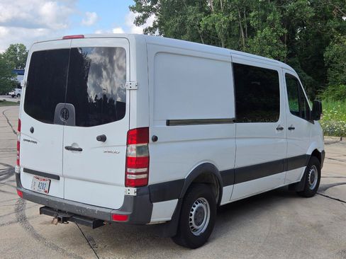 Used 2017 Mercedes-Benz Sprinter 2500 image 5
