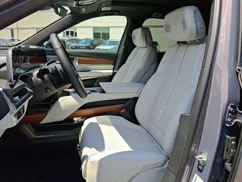New 2026 Cadillac Vistiq Premium Luxury w/ LPO, Floor Liner Package AWD/4WD image 8