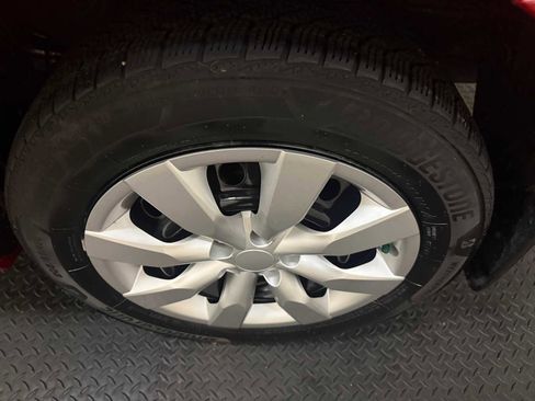 Used 2018 Toyota Corolla LE image 9