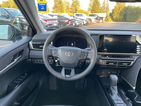 Used 2025 Toyota Camry LE image 28